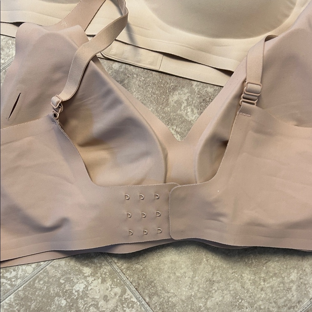 Seamless Nude and Beige Wireless Bras 3x - Picture 6 of 7